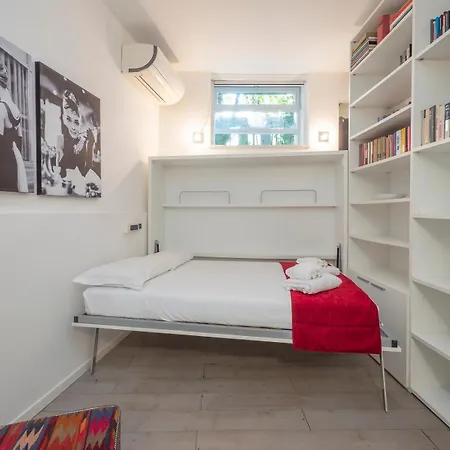 Xenia - Renovated Two-room Near Pta Venezia Apartment *