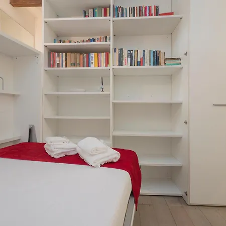 Xenia - Renovated Two-room Near Pta Venezia Apartment *